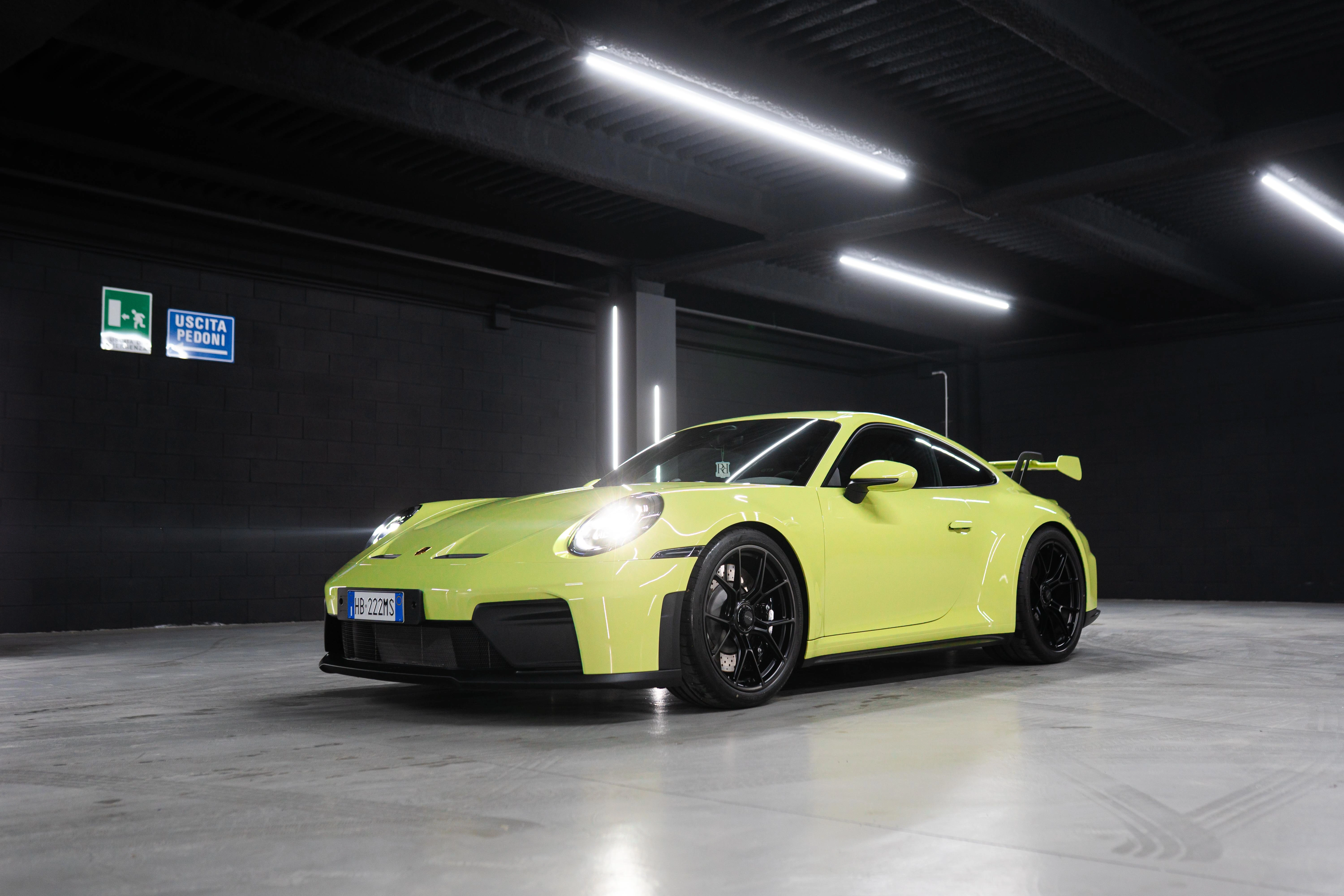 Noleggio Porsche 911 GT3 2023 Giallo Cartagena a Milano | Rial Rent