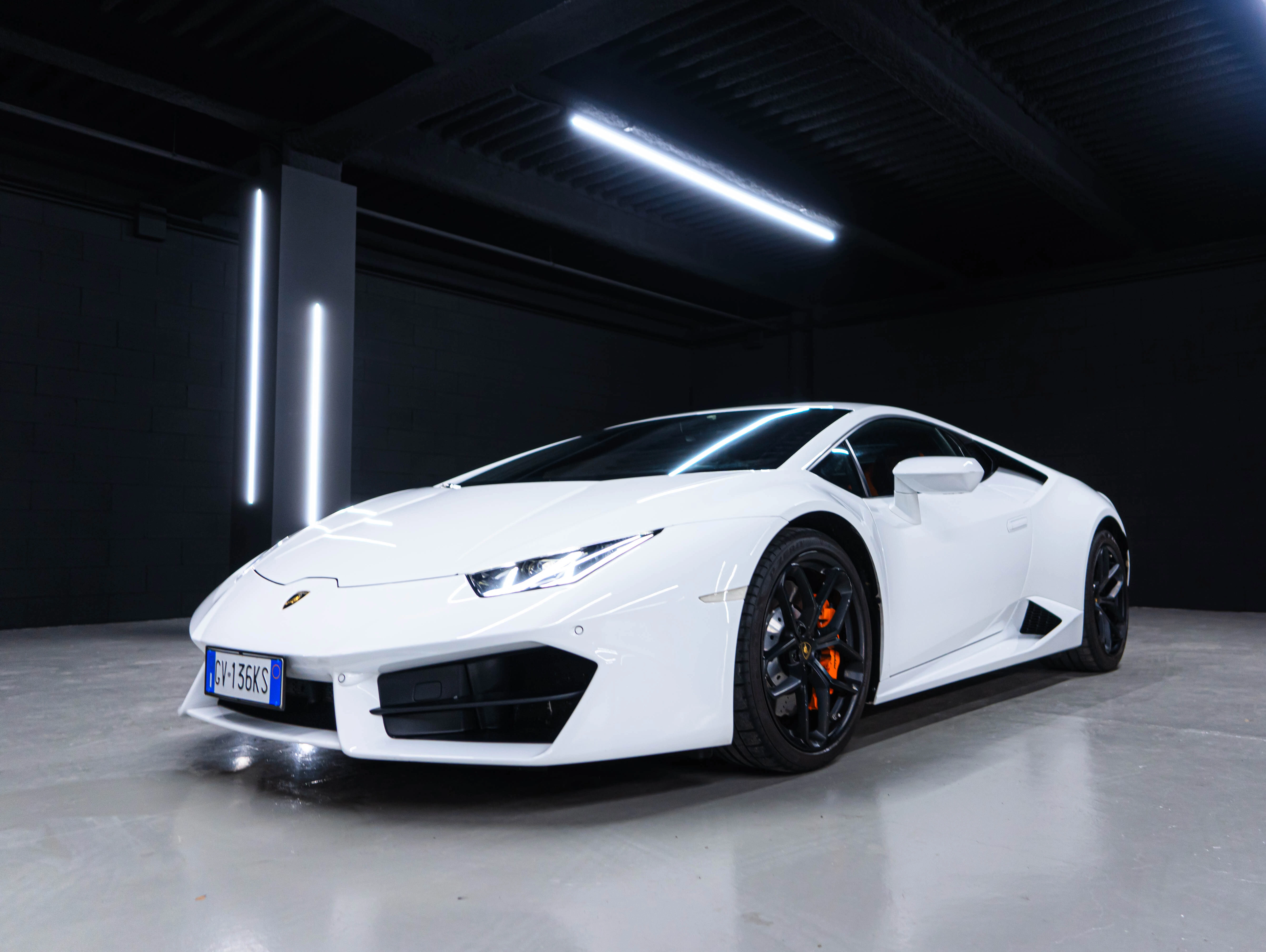 Noleggio Lamborghini Huracán 2018 Bianco a Roma | Rial Rent