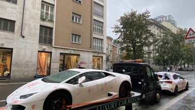 Lamborghini «splatter» a Milano: la trovata di Halloween che ha conquistato la città