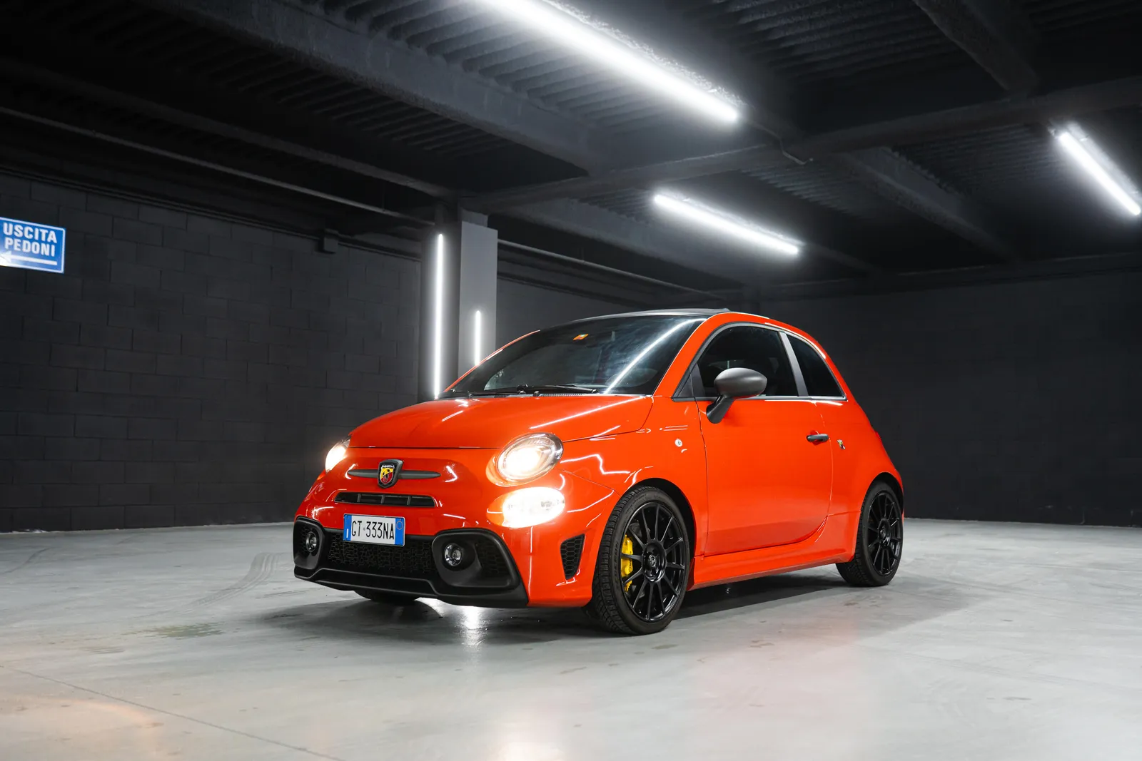 Abarth 695 Competizione 2023 Arancione Racing rental | Rial Rent