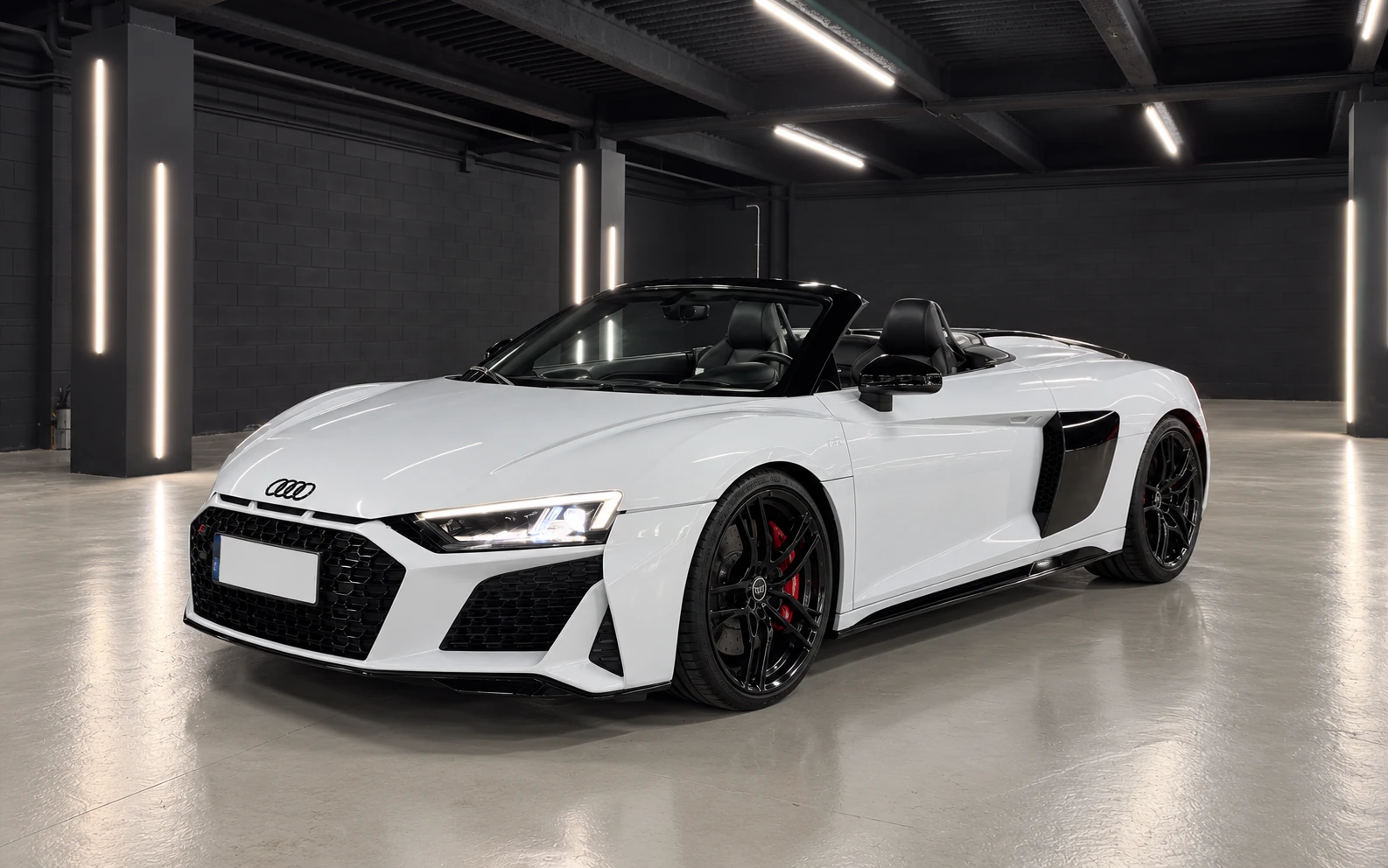 Noleggio Audi R8 Spyder Bianco — tre quarti anteriore | Rial Rent