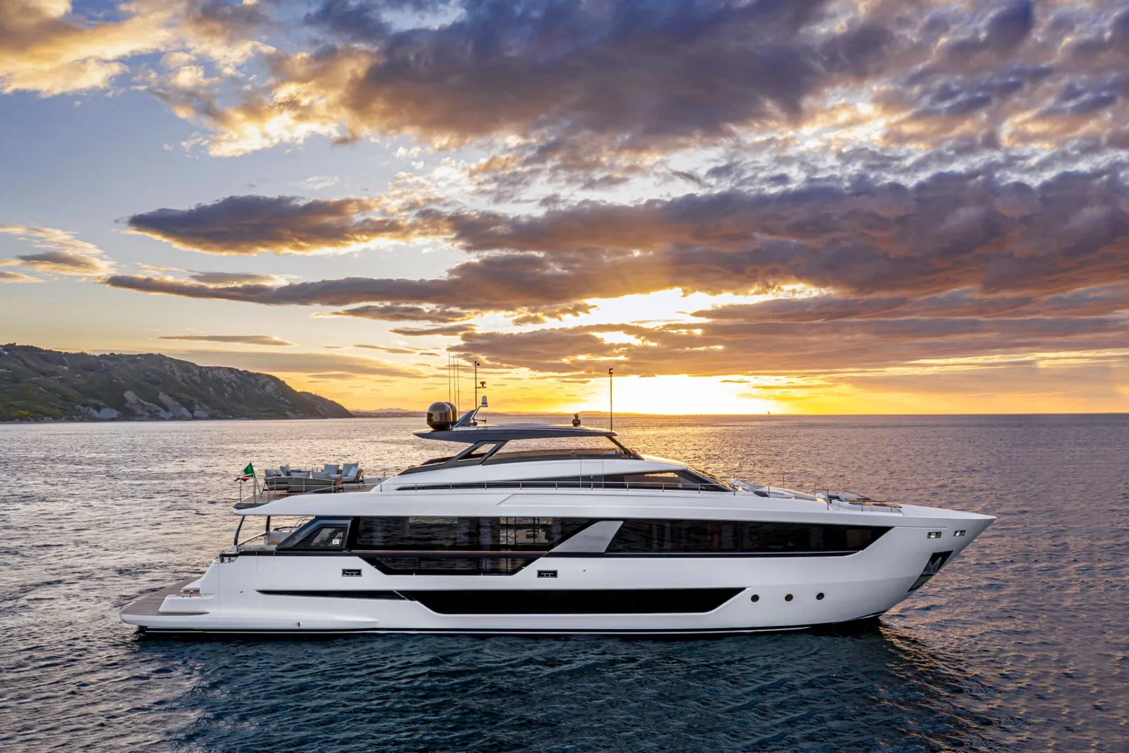 Noleggio Ferretti Yachts 1000 Costa Smeralda