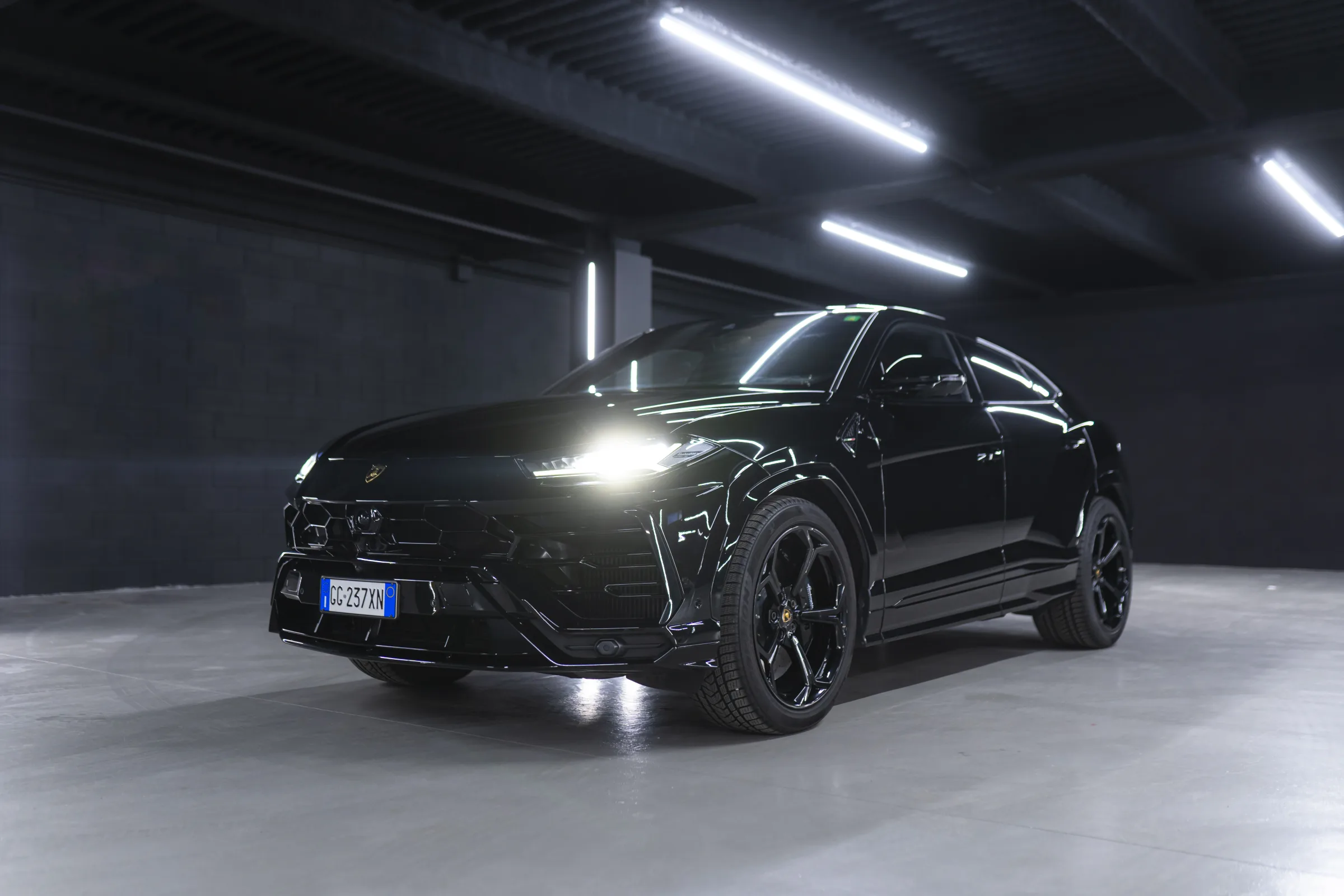 Lamborghini Urus 2022 Black rental | Rial Rent