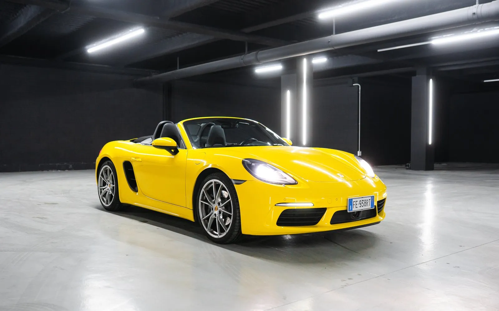 Aston Martin Vantage Roadster: eleganza britannica