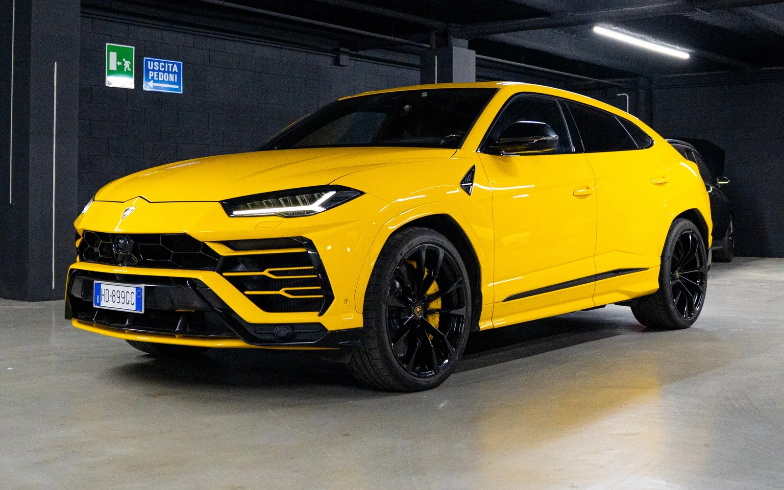Lamborghini Urus 2022 Yellow rental | Rial Rent