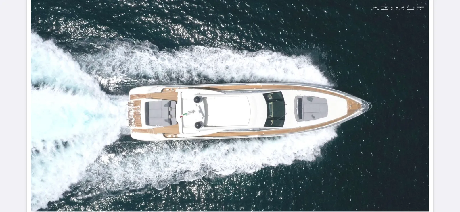 Azimut 86S — vista aérea durante la navegación